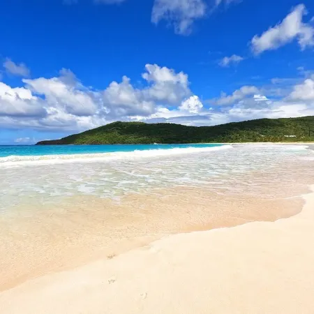 Beautiful ocean view 4-bedroom house with AC in the island of Culebra PR