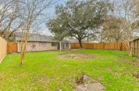 Stylish entire home in Katy Hotels near Lester Floyd Reinecker II East Transportation Center