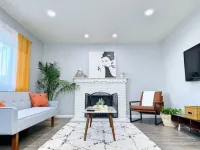 Indulge in Coastal Serenity - Stylish Bay Retreat!