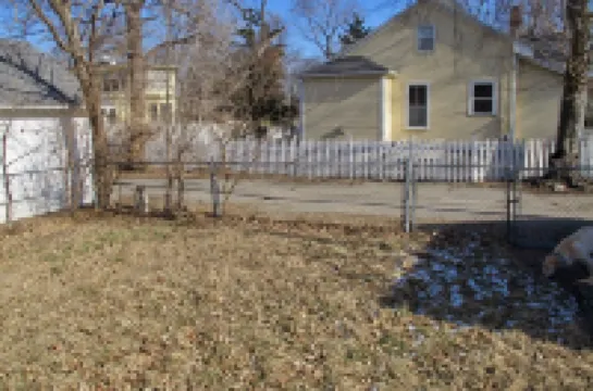 Historic Old West Lawrence - Minutes to beautiful Mass St, KU, Sports Pavillion