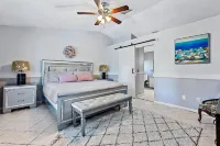 Paradise! 3 Bedroom home with private pool, outdoor living space, and lanai