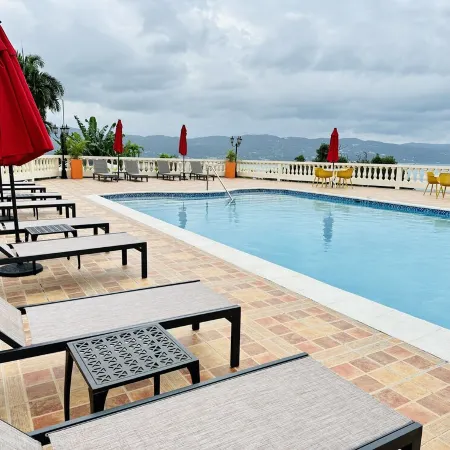 Falcon Oceanview Condo/Free Airport Transportation/Gated Complex/Security