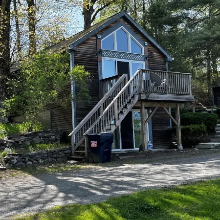 Cottage on east side of Lake Bomoseen, on-site boat slip included