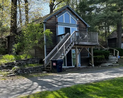 Cottage on east side of Lake Bomoseen, on-site boat slip included Hotels in Castleton
