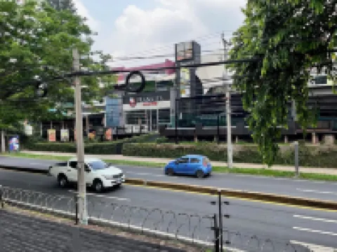 Av Masferrer best location in colonia Escalon, big and modern