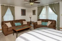 Super cute home located on a dead end street close to Lambeau Field Hotels in Allouez