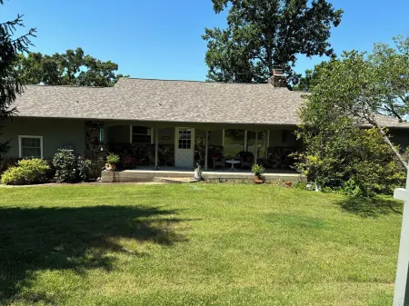 Effie's -  An inviting home with lovely views of Table Rock Lake