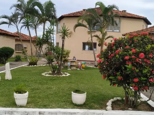 Rent Beachfront Chalet with 2 refurbished suites bathroom PNE