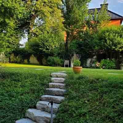 Vacation in the stylish Villa Leopoldskron Hotel Exterior