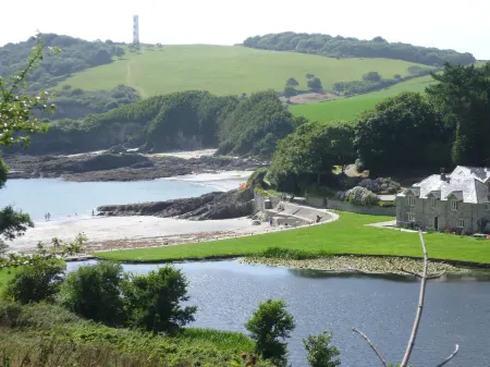 Fowey Cornwall - lovely modern house with balconies and fantastic views Отели в г. Фоуи