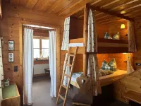 Sunny idyll at 1,300 m with a huge terrace opposite the mountains