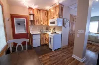 Newly remodeled, private, sunny downtown apartment; near restaurants & shopping.