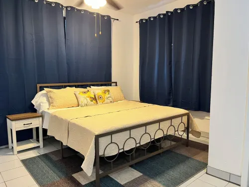 Charming 1-bedroom apartment in vibrant St Thomas with WiFi