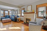 Rarely Available - Downtown Wayzata Home Hotels in Wayzata