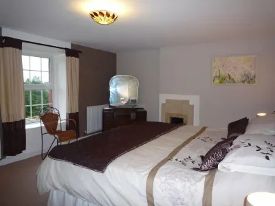 Traditional Family Friendly Farmhouse cottage - sleeps 8 샌톤 브리지 주변 호텔