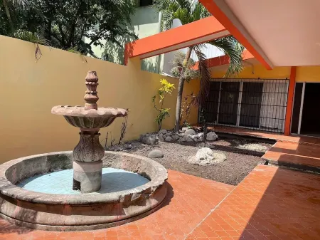 Villa Real Veracruz: with pool, patio and garage! Отели рядом с достопримечательностью «Malecón Veracruz Puerto»