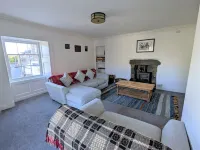 Spacious 3 bed apartment with castle view Hotels in Harlech