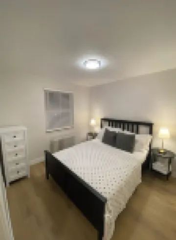 Lakeshore 2 Bedroom Apartment in Port Credit, Mississauga.