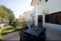 Monte S José House (3 suites. Large private garden and pool) in quiet location