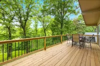 Lake front - Newly renovated - Gorgeous Views - Close to trails!