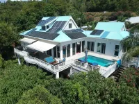 Amazing Ocean Views  and close to town فنادق في 