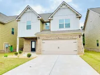 Beautiful New Cozy Home in a Gated Community