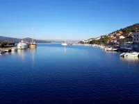 Sea view and seafront Villa Dolores in Tisno on the Dalmatian coast Hotels in Tisno