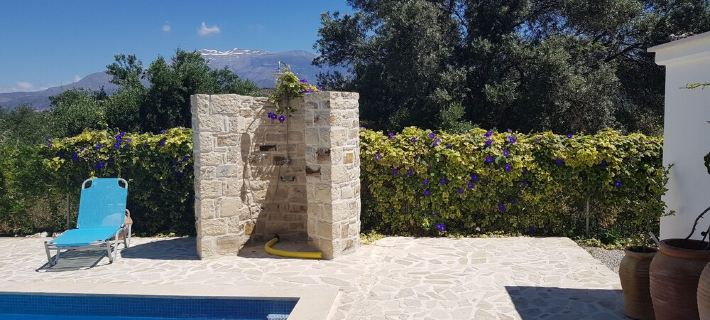 villa fully equipped with swimming pool and sea view and 360 ° Hotels in Faistos