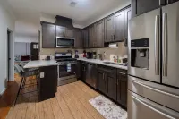 Luxury 3 bedroom home 3 minutes to EWR