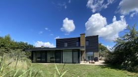 Luxury 8 person 'Golf Villa Texel' near the sea