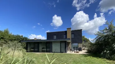 Luxury 8 person 'Golf Villa Texel' near the sea Hotels near Landal Sluftervallei