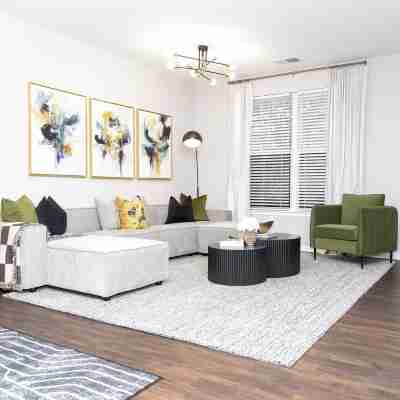 Spacious DC Townhome Others