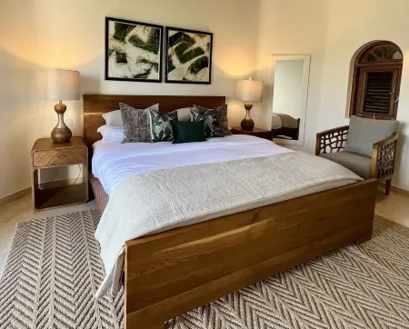 The View has amazing vistas and an infinity pool Отели рядом с достопримечательностью «Редут Бич»