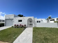 Luxury 5 Bedroom Home, 3 Minute Walk from the Beach - 廚房