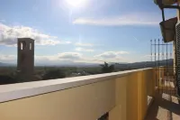 [view on art] skyline balcony Hotels in Signa