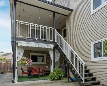 Guest Suite in West Maple Ridge Hotels in Maple Ridge