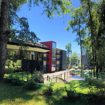 volcano and lake Hotel a 