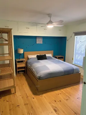 Comfort + privacy near magical Second Valley beach. Great for families.