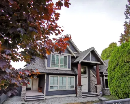 Cozy, Bright, Private Room Hotels in Coquitlam