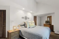 Cheerful 3-Bedroom Villa Sleeps 8 With Public Pool 住宿飯店