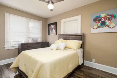 Beach Getaway | Near Downtown | spacious  #B Hotels near Men's Wearhouse