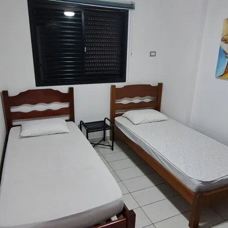 Beautiful Apartment. Asturias-Guarujá, with Balcony and Free Wi-Fi, 150 m from the Beach.