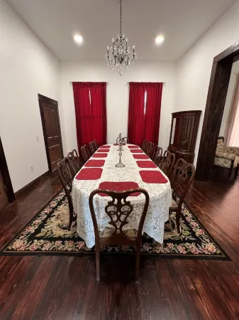 Plenty of Space to Relax! Near Turner Falls and Crossbar Ranch. Sleeps 6