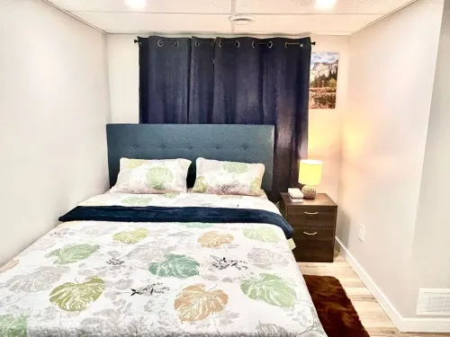 2 Bed rooms|Private entrance|Free Parking|Self-Check-in into our Upscale Haven.