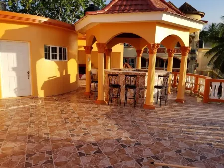 PENTHOUSE VIEW AND FLATS VACATION HOME 3 STUDIO Apartment)