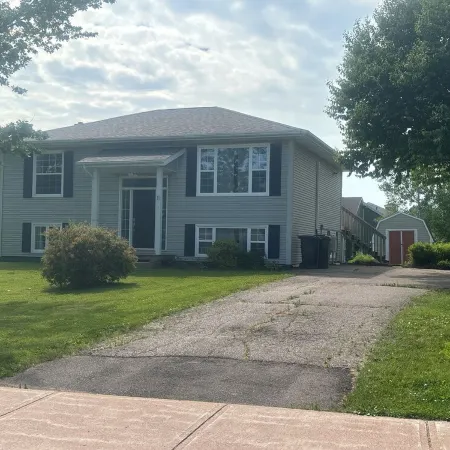 Central PEI location minutes to golf and beaches.