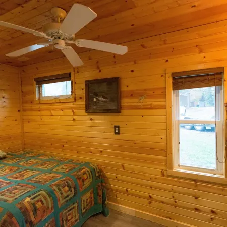 Lakefront Family Cabin with Pontoon Rental Available Отели в г. Ленрут