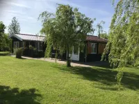 Spend the night on the water in Tiny House / Trekkershut Comfort / Mini Bungalow Hotels in 