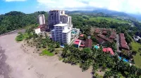 Oceanfront Beachfront condo The Palms Jacó Beach Vacation Rental 102 Costa Rica Hotel a 