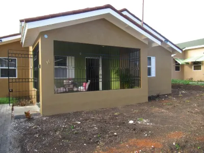 A single family home in a secure gated community where you can feel at home のホテル
